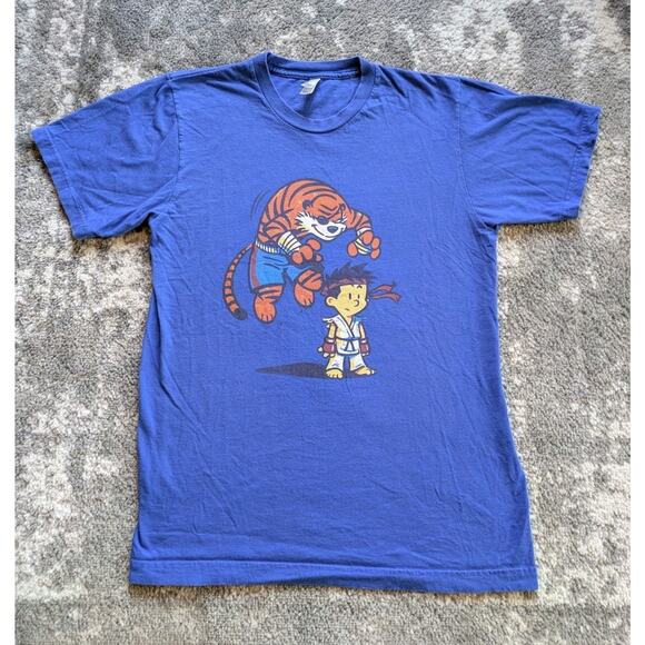 Street Fighter X Calvin & Hobbes T-Shirt Sagar & Ryu, Blue - Medium, Made In USA - Picture 1 of 8